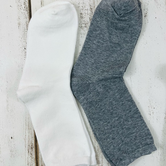 GAP Women’s Basic Socks Bundle of 4 - Picture 3 of 3